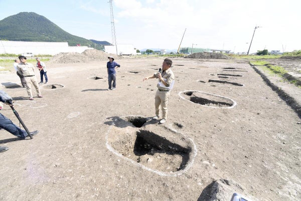 弥生期の柱穴一部保存へ 中畑・古里遺跡の建物跡